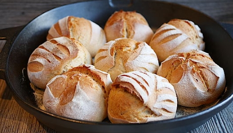 Brötchen in der Pfanne aufbacken